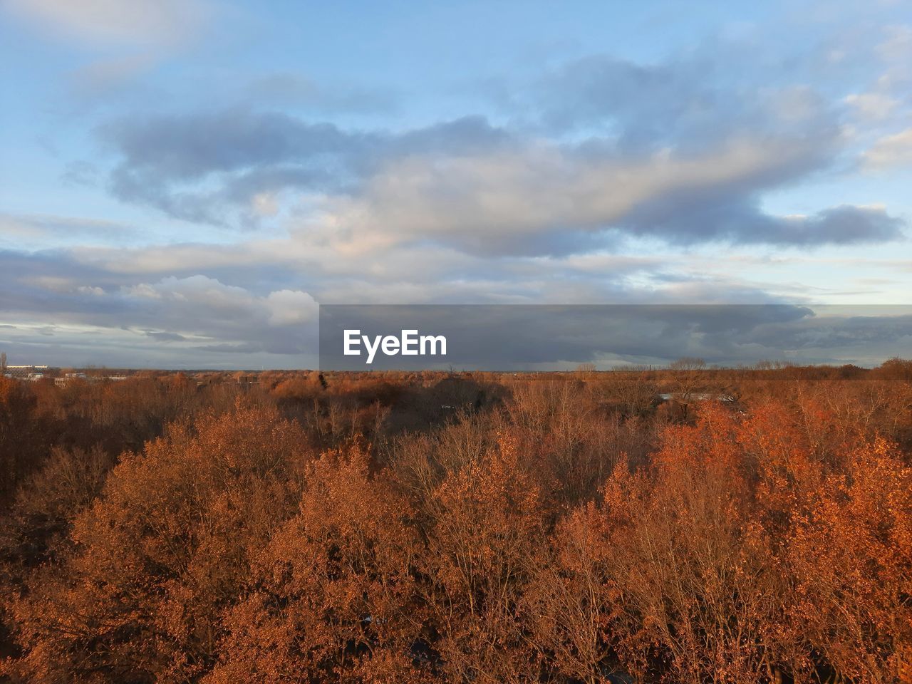 SCENIC VIEW OF LAND AGAINST SKY DURING SUNSET