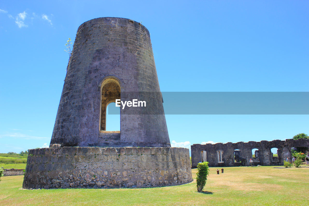 OLD RUINS ON FIELD AGAINST SKY