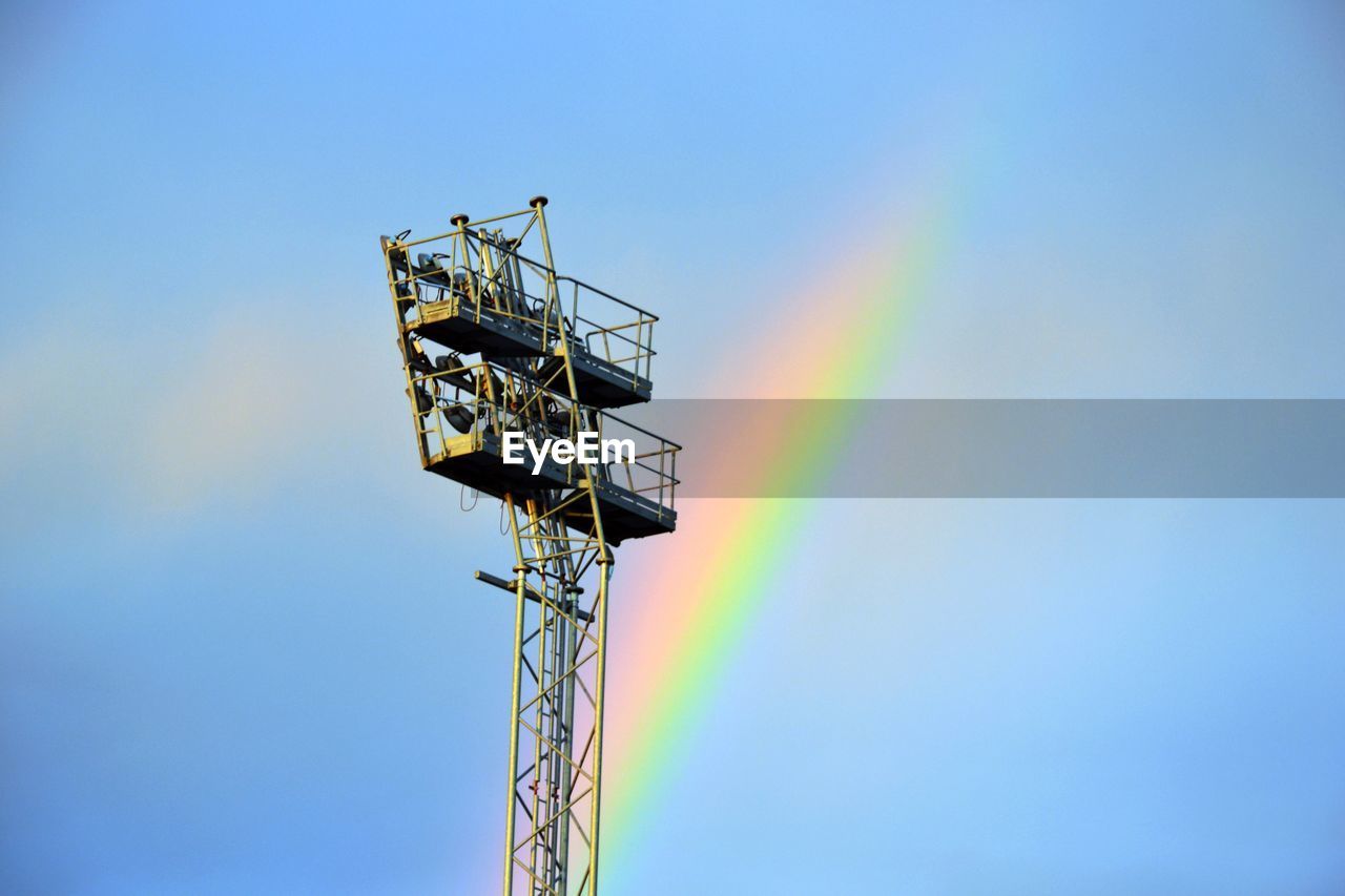 LOW ANGLE VIEW OF FLOODLIGHT AGAINST SKY