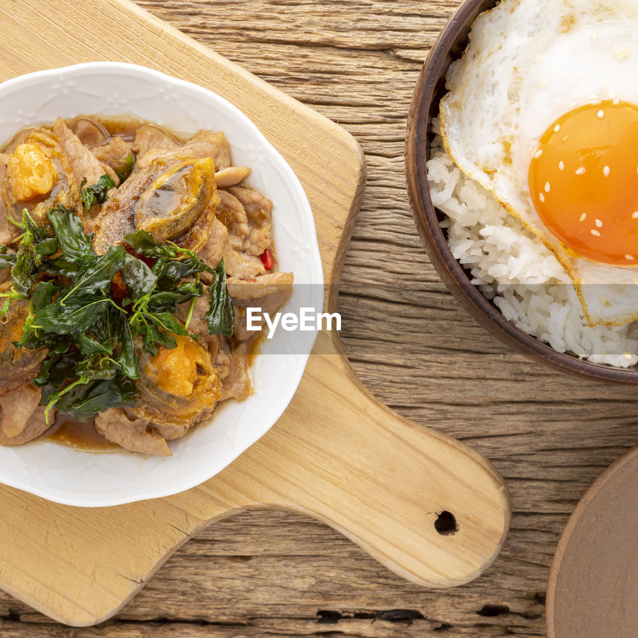 DIRECTLY ABOVE SHOT OF BREAKFAST SERVED ON TABLE