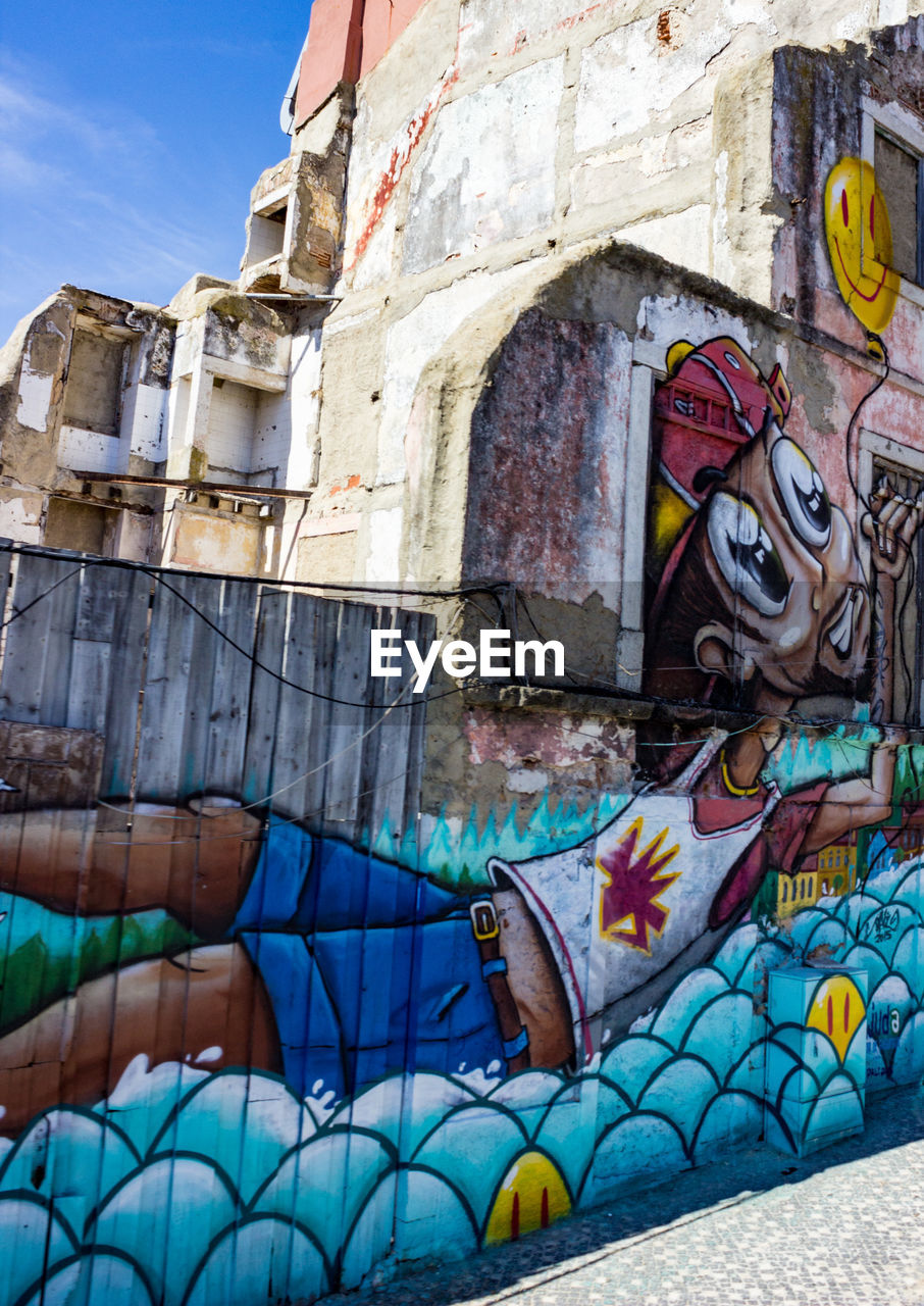 LOW ANGLE VIEW OF GRAFFITI ON BRICK WALL