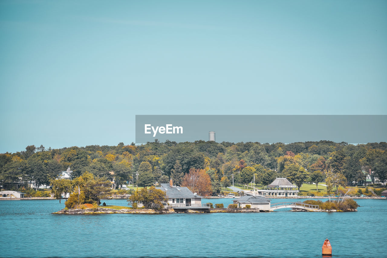 Autumn landscape in the 1000 islands. houses, boats and islands. lake ontario, canada usa