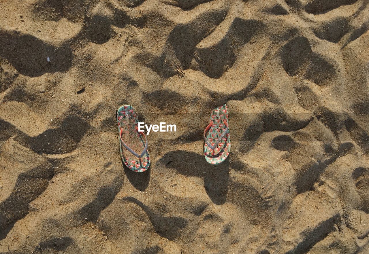 HIGH ANGLE VIEW OF SHADOW ON BEACH