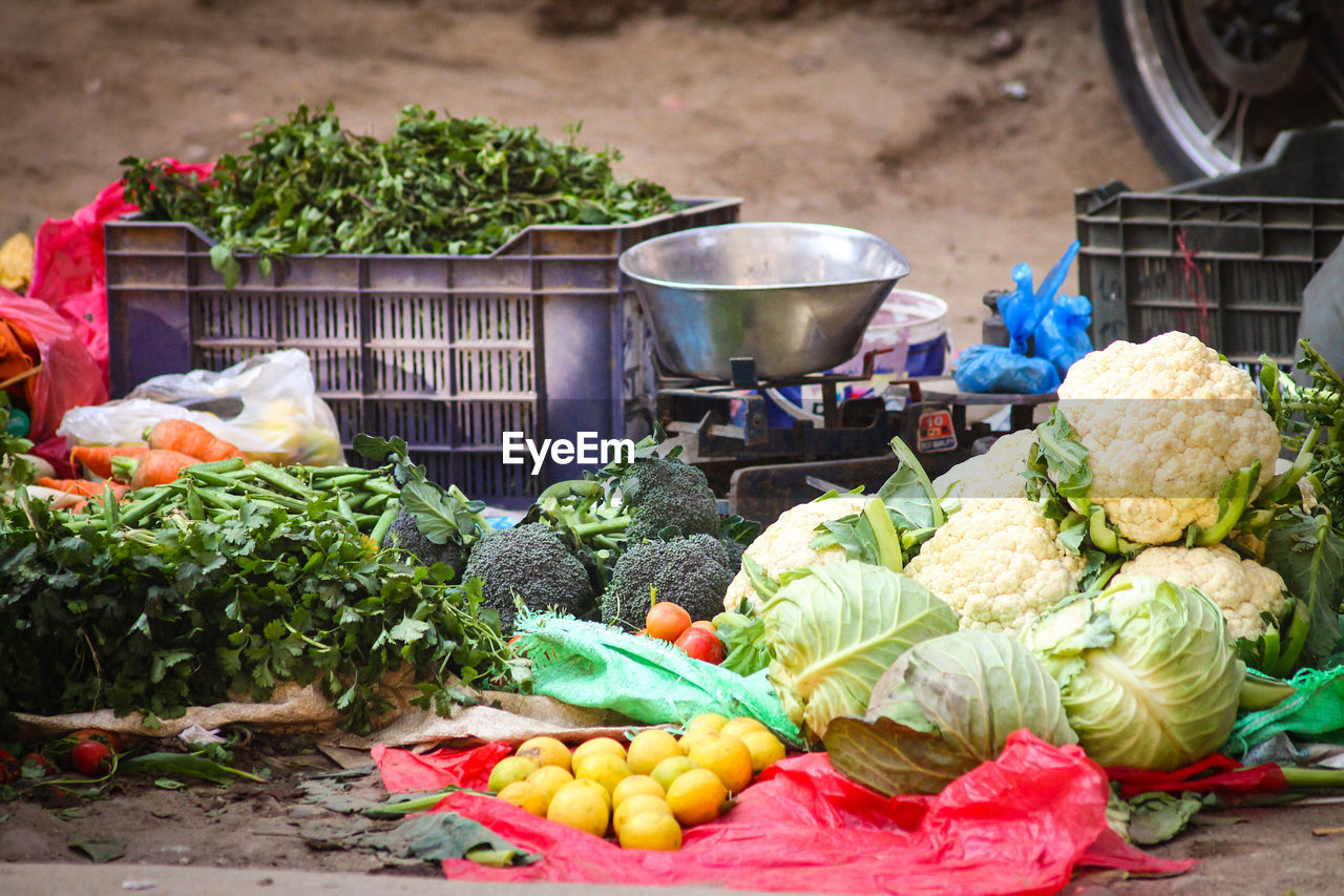 CLOSE-UP OF VEGETABLES AND FOOD