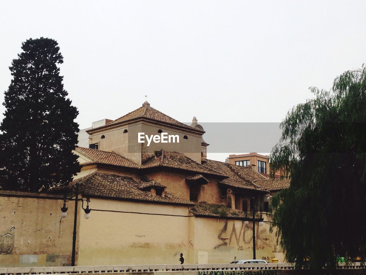 VIEW OF BUILDINGS AGAINST SKY