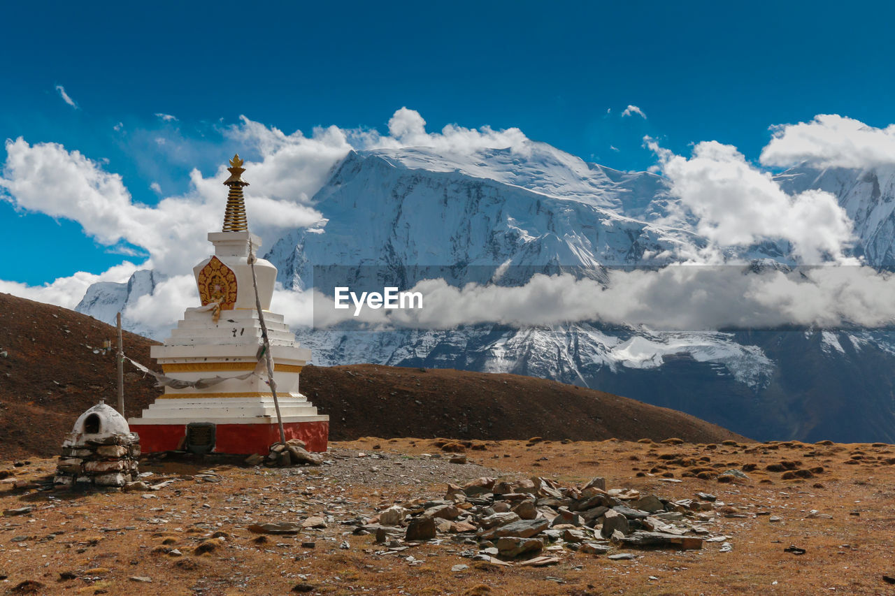 SCENIC VIEW OF SNOWCAPPED MOUNTAIN AGAINST SKY