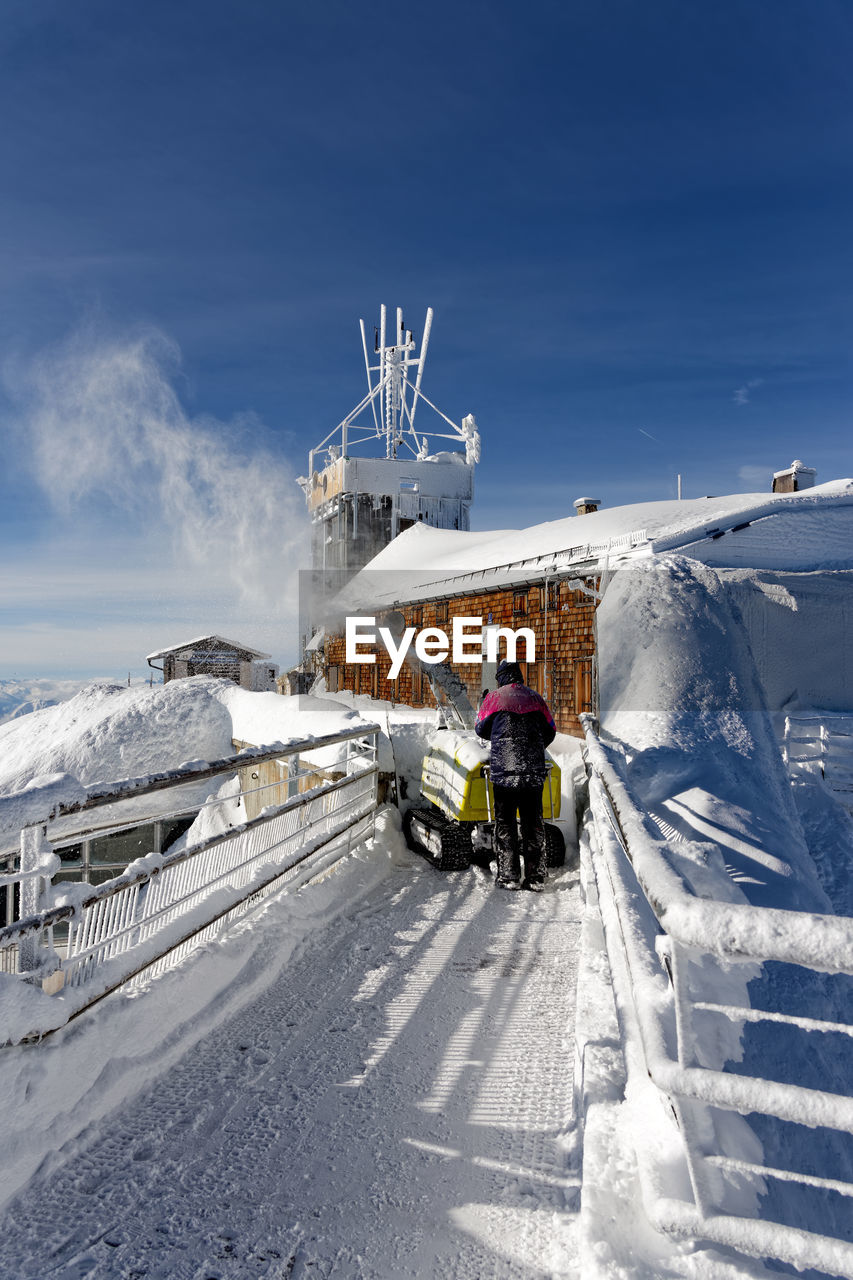 PEOPLE ON SNOWCAPPED MOUNTAINS AGAINST SKY