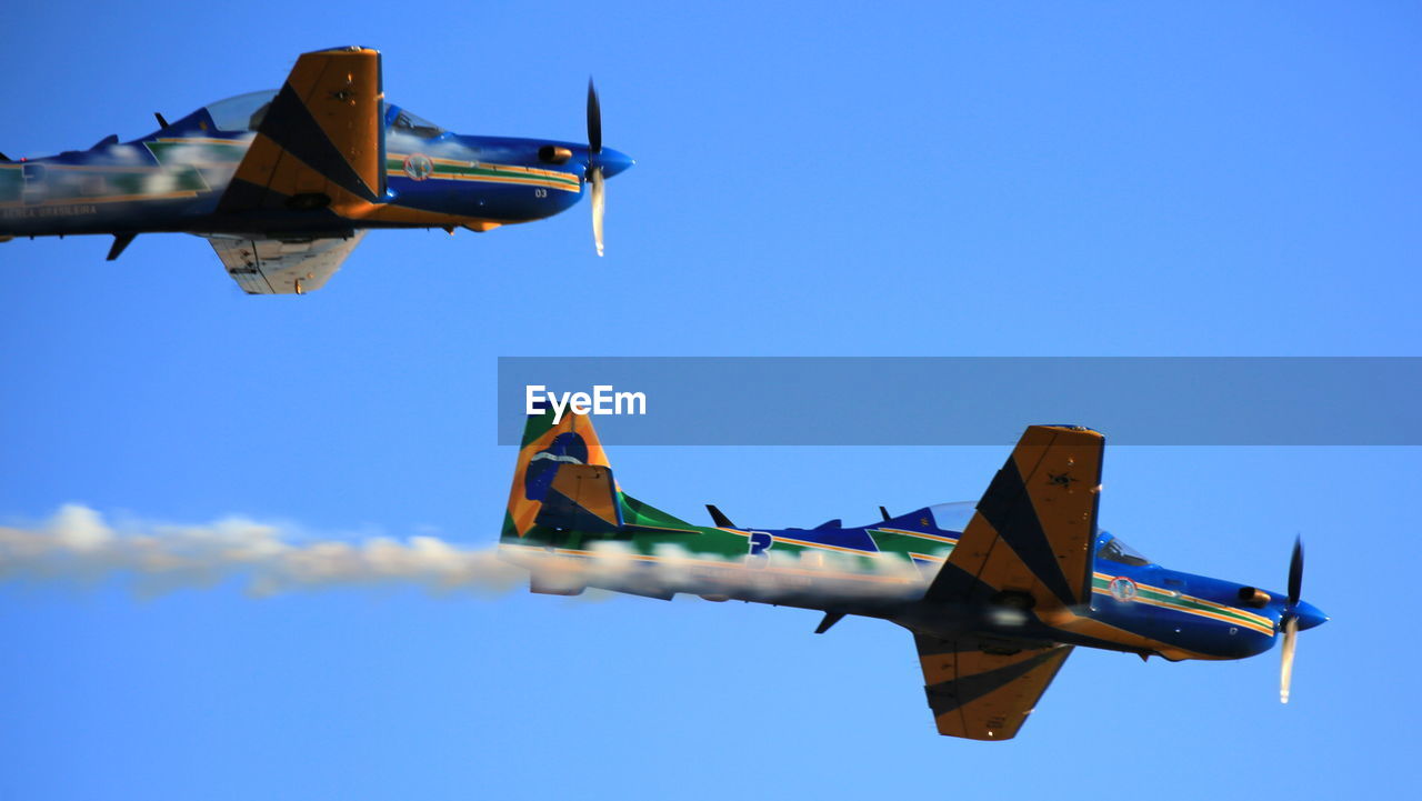 LOW ANGLE VIEW OF AIRPLANE AGAINST SKY