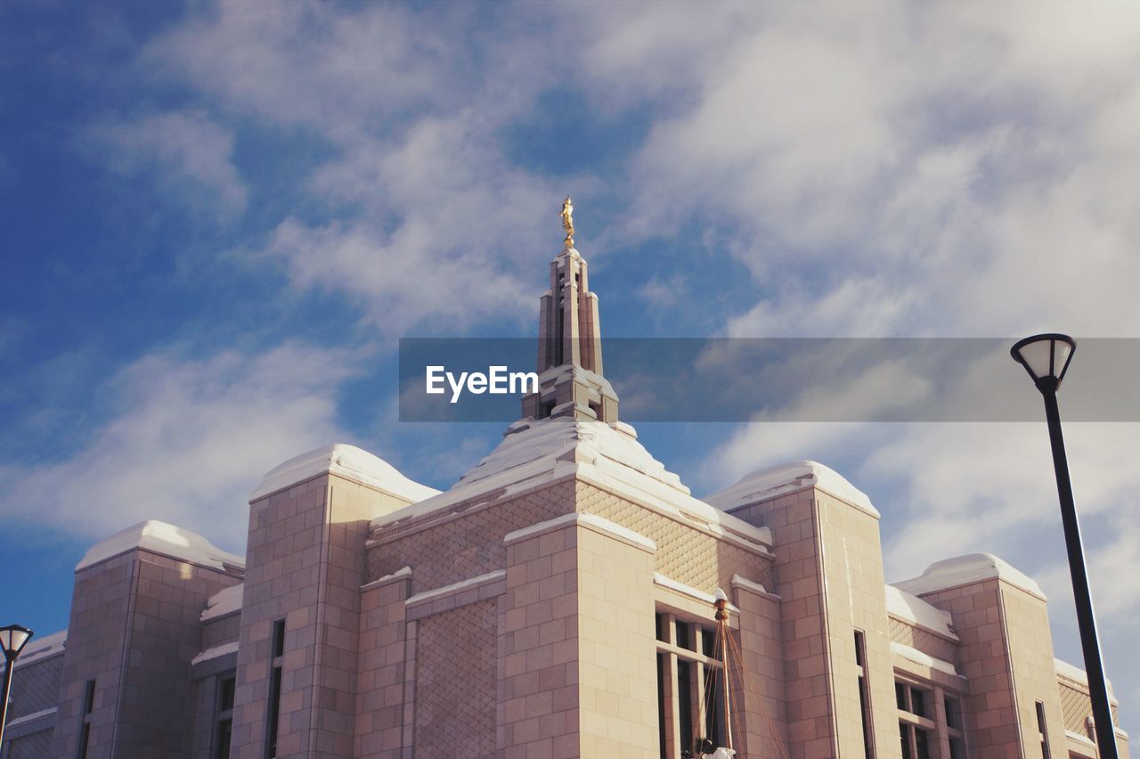 LOW ANGLE VIEW OF CHURCH AGAINST SKY IN CITY