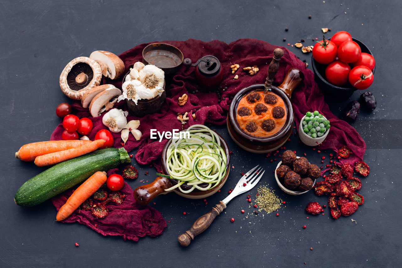 HIGH ANGLE VIEW OF FRESH VEGETABLES AND FRUITS ON TABLE