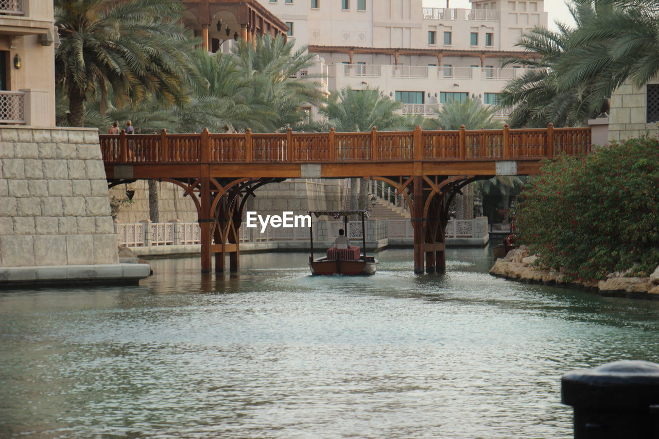 SCENIC VIEW OF RIVER IN CITY AGAINST CLEAR SKY