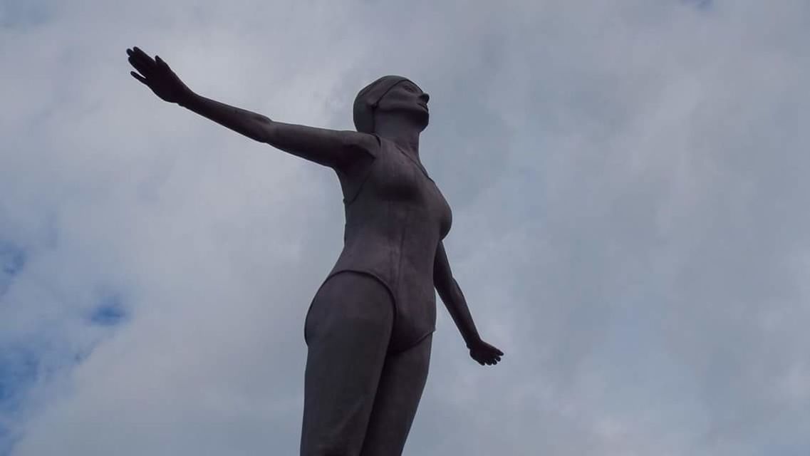 LOW ANGLE VIEW OF STATUE AGAINST CLOUDY SKY