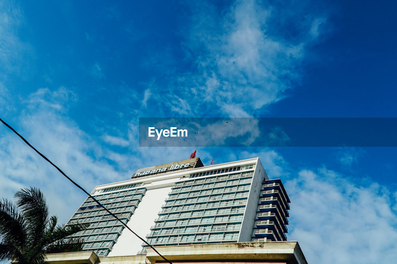 LOW ANGLE VIEW OF BUILT STRUCTURE AGAINST BLUE SKY