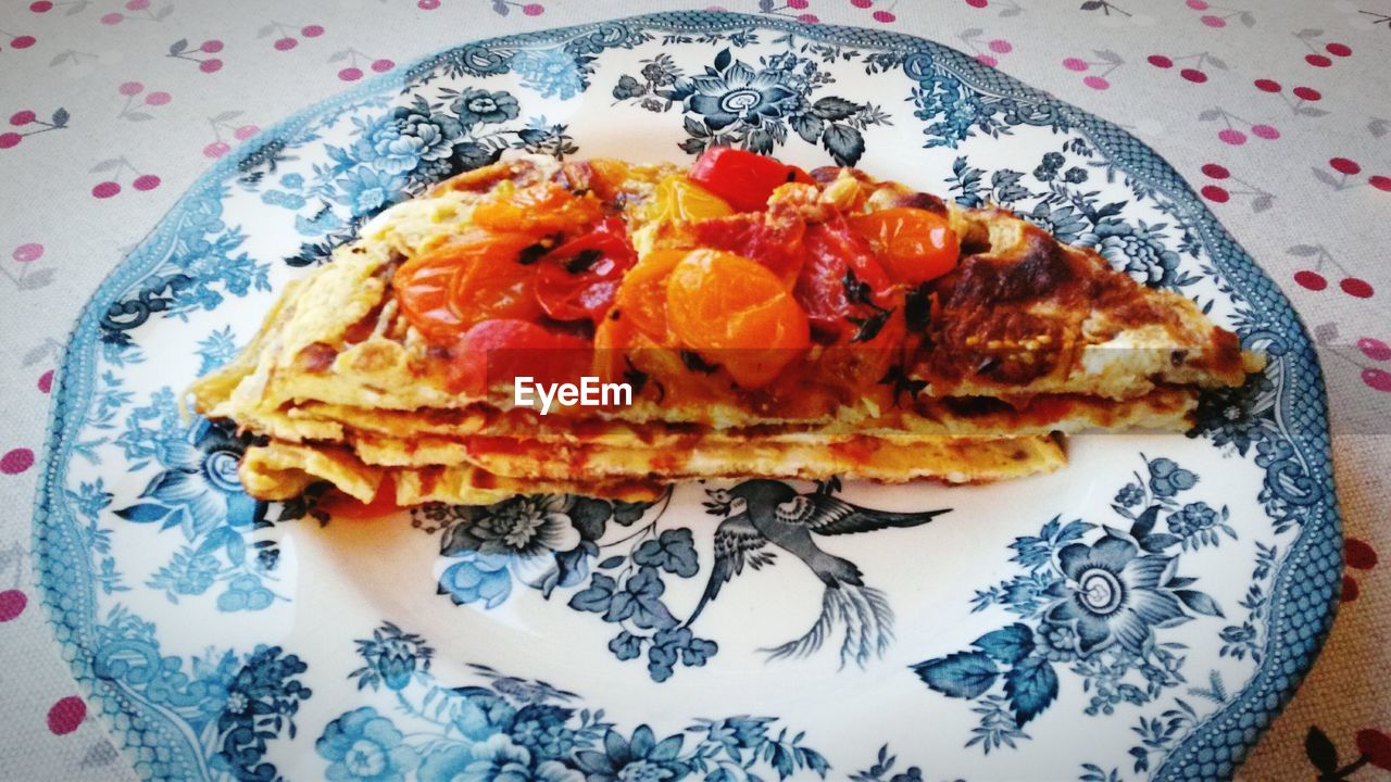 CLOSE-UP OF SERVED FOOD IN PLATE