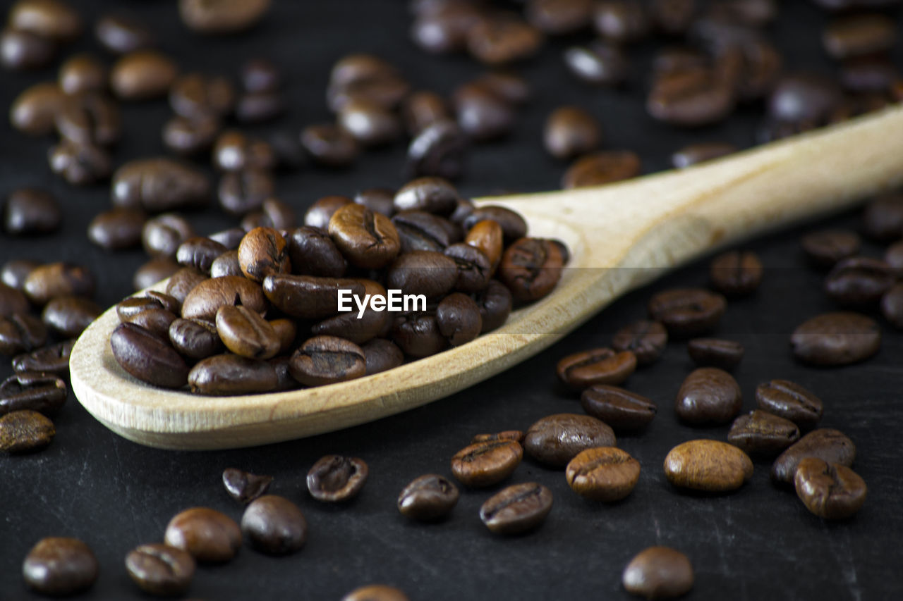 CLOSE-UP OF COFFEE BEANS IN BOWL