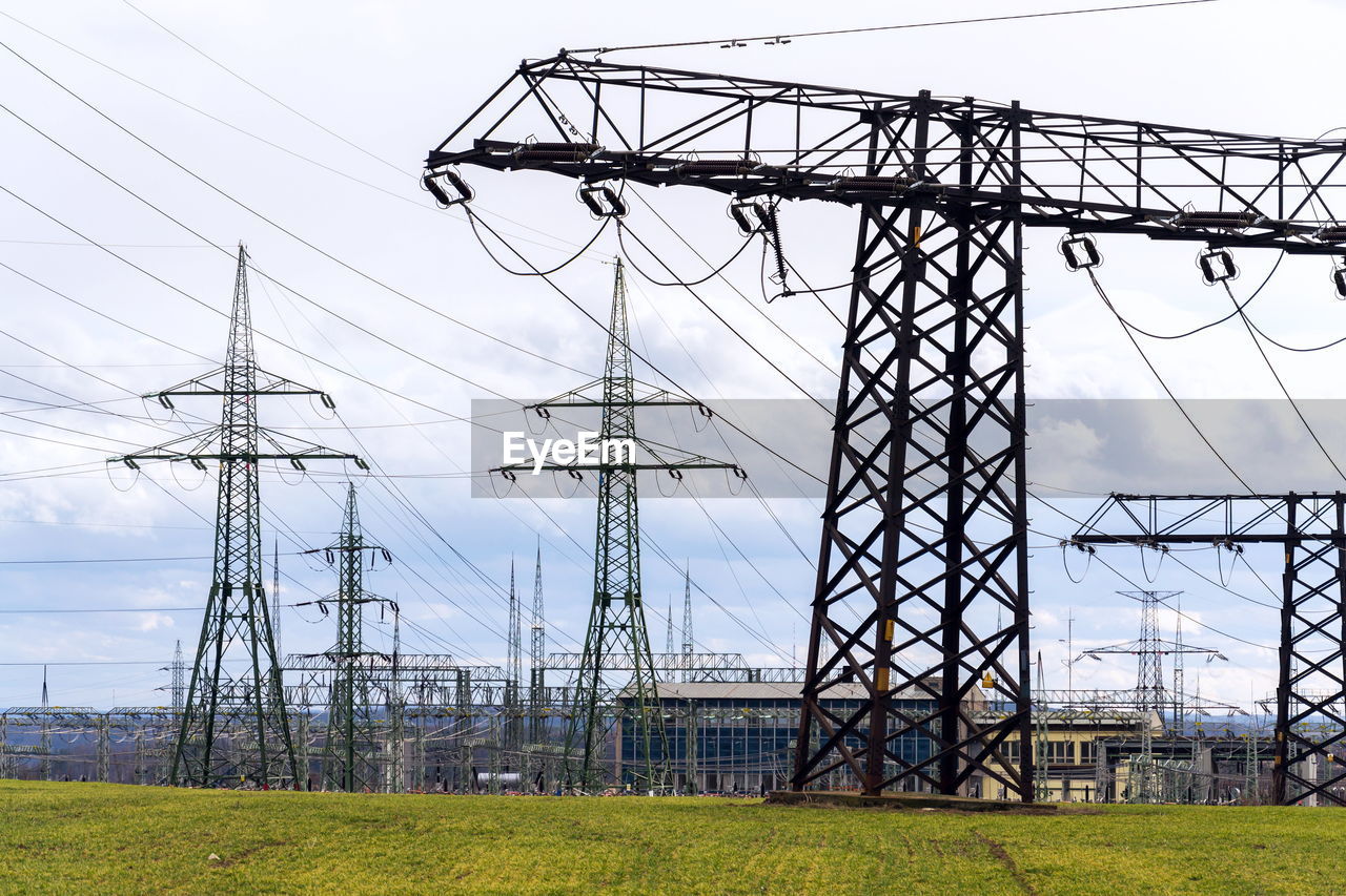 LOW ANGLE VIEW OF ELECTRICITY PYLON AGAINST SKY