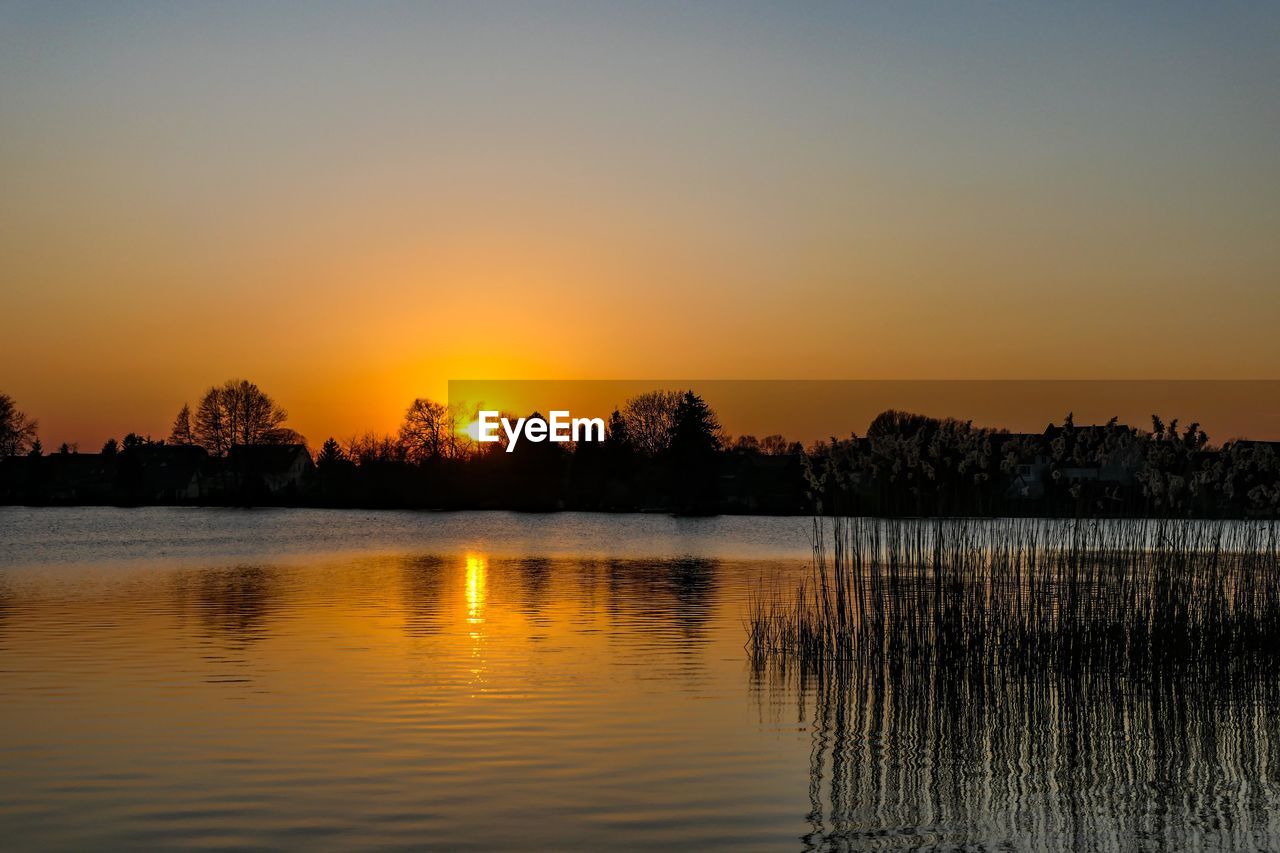 SCENIC VIEW OF LAKE AGAINST ROMANTIC SKY