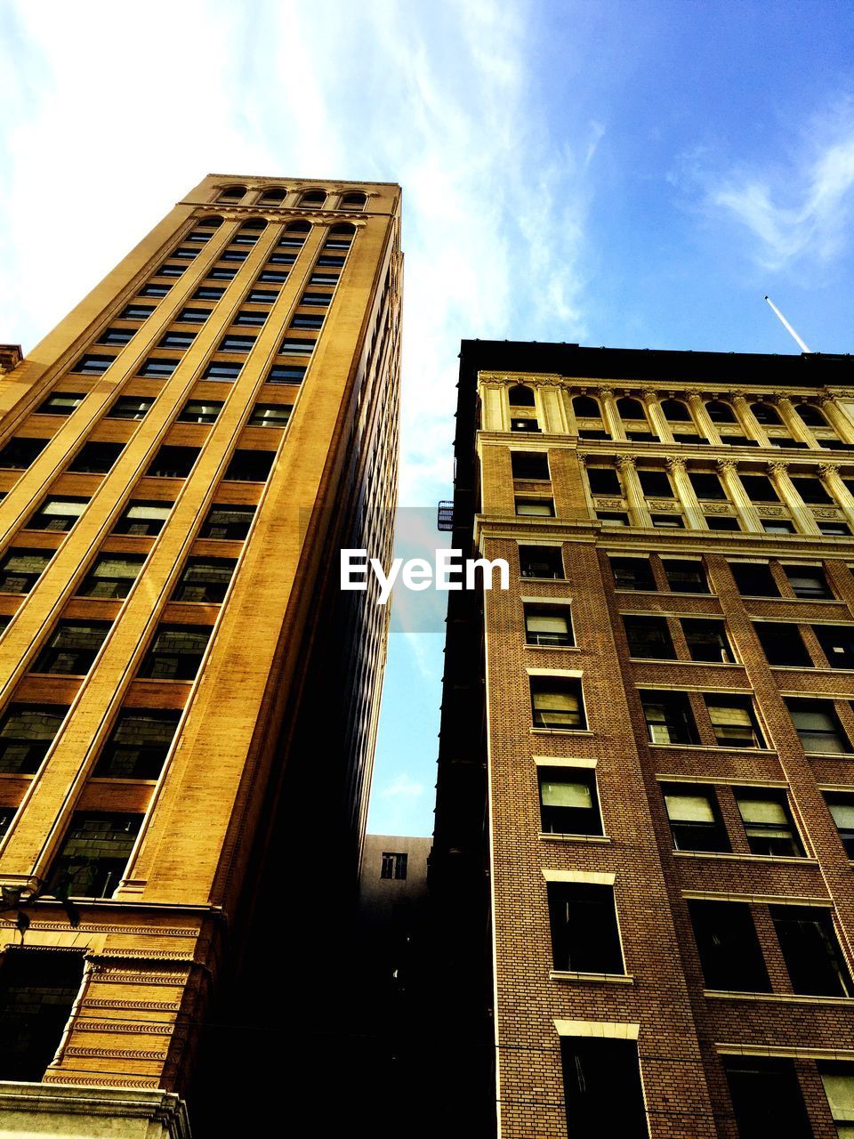 LOW ANGLE VIEW OF MODERN BUILDINGS AGAINST SKY