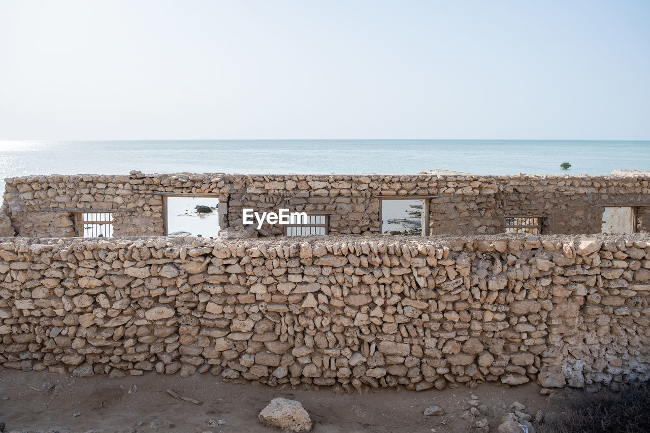 An abandoned fishing village located in al jumail, ruwais north of doha, qatar.