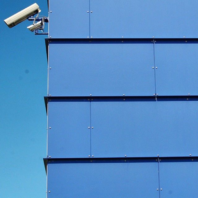 LOW ANGLE VIEW OF BUILT STRUCTURE AGAINST CLEAR BLUE SKY