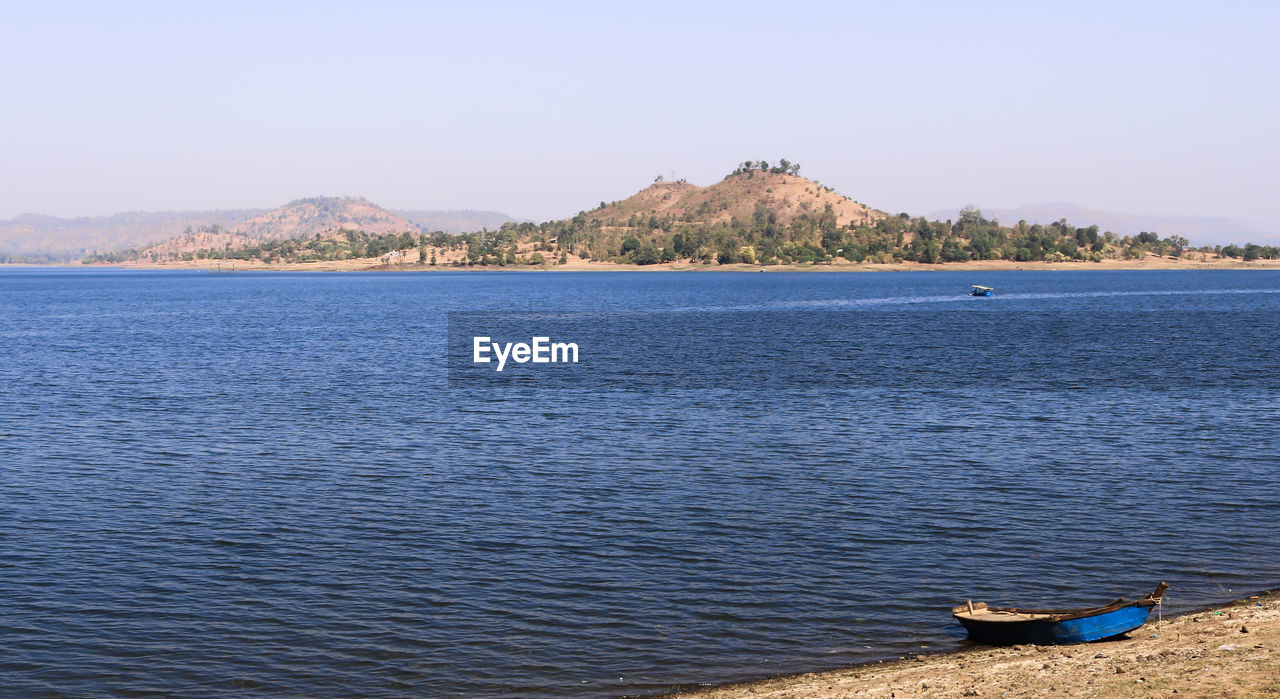 SCENIC VIEW OF LAKE AGAINST MOUNTAIN