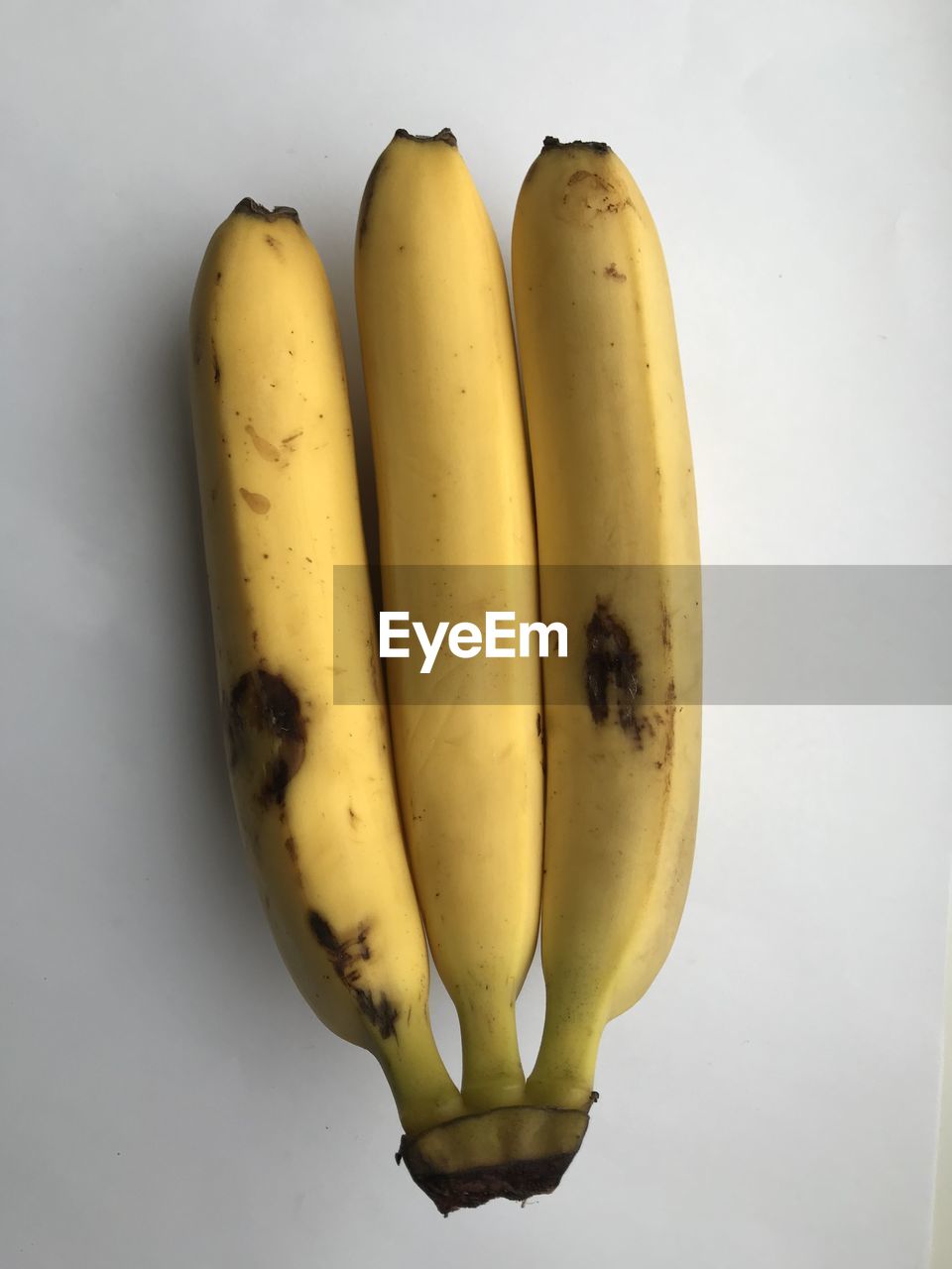 HIGH ANGLE VIEW OF BANANAS