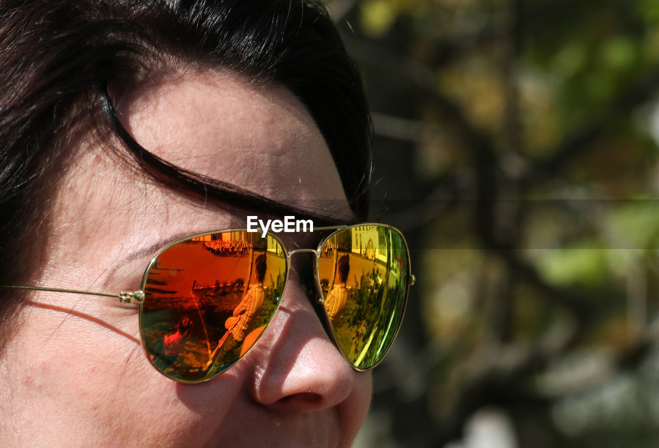 CLOSE-UP PORTRAIT OF WOMAN WITH SUNGLASSES