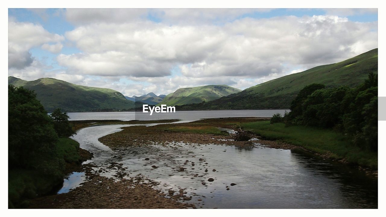 SCENIC VIEW OF LAKE AND MOUNTAIN AGAINST SKY