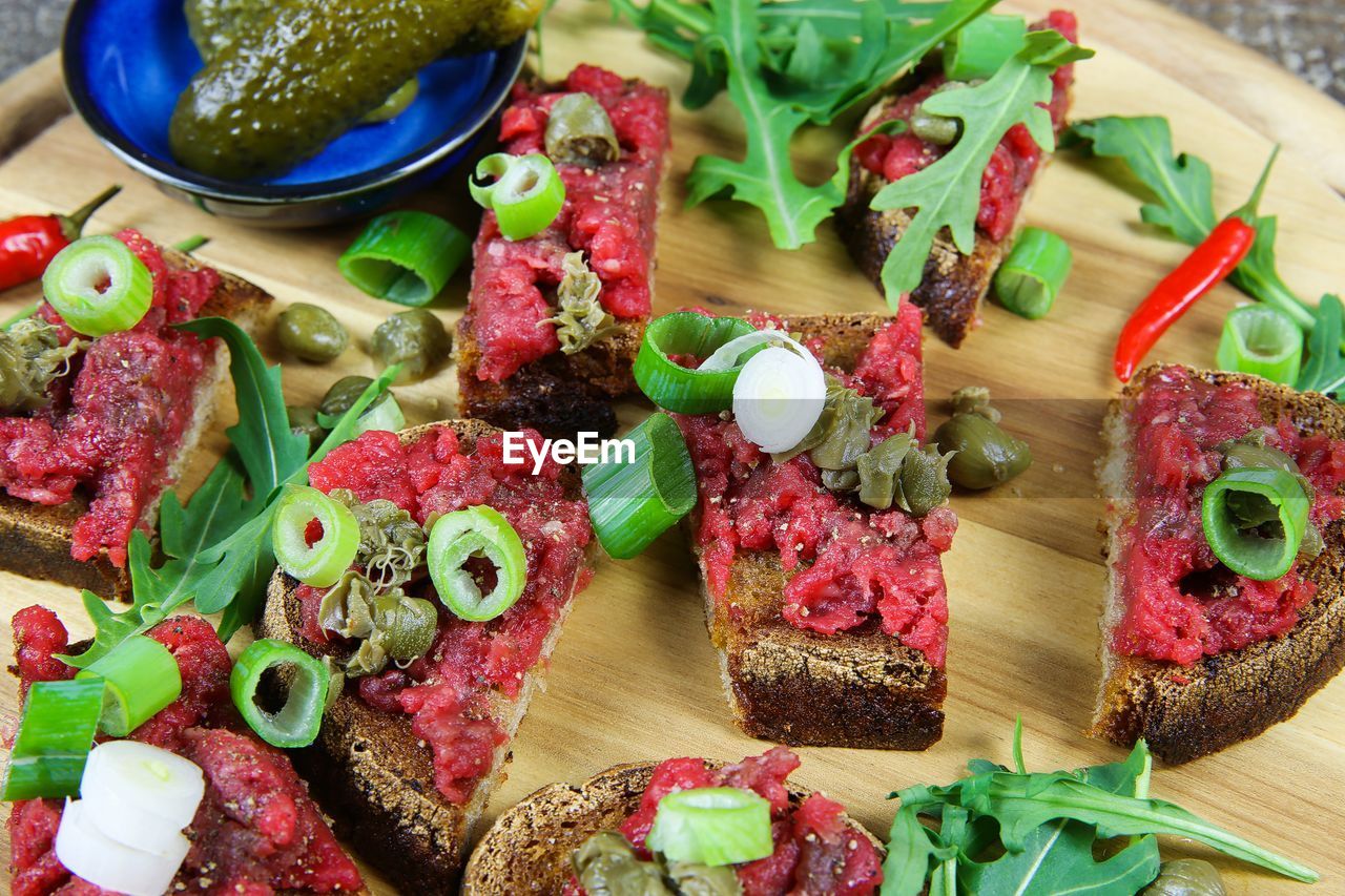 HIGH ANGLE VIEW OF FRUITS AND VEGETABLES ON TABLE