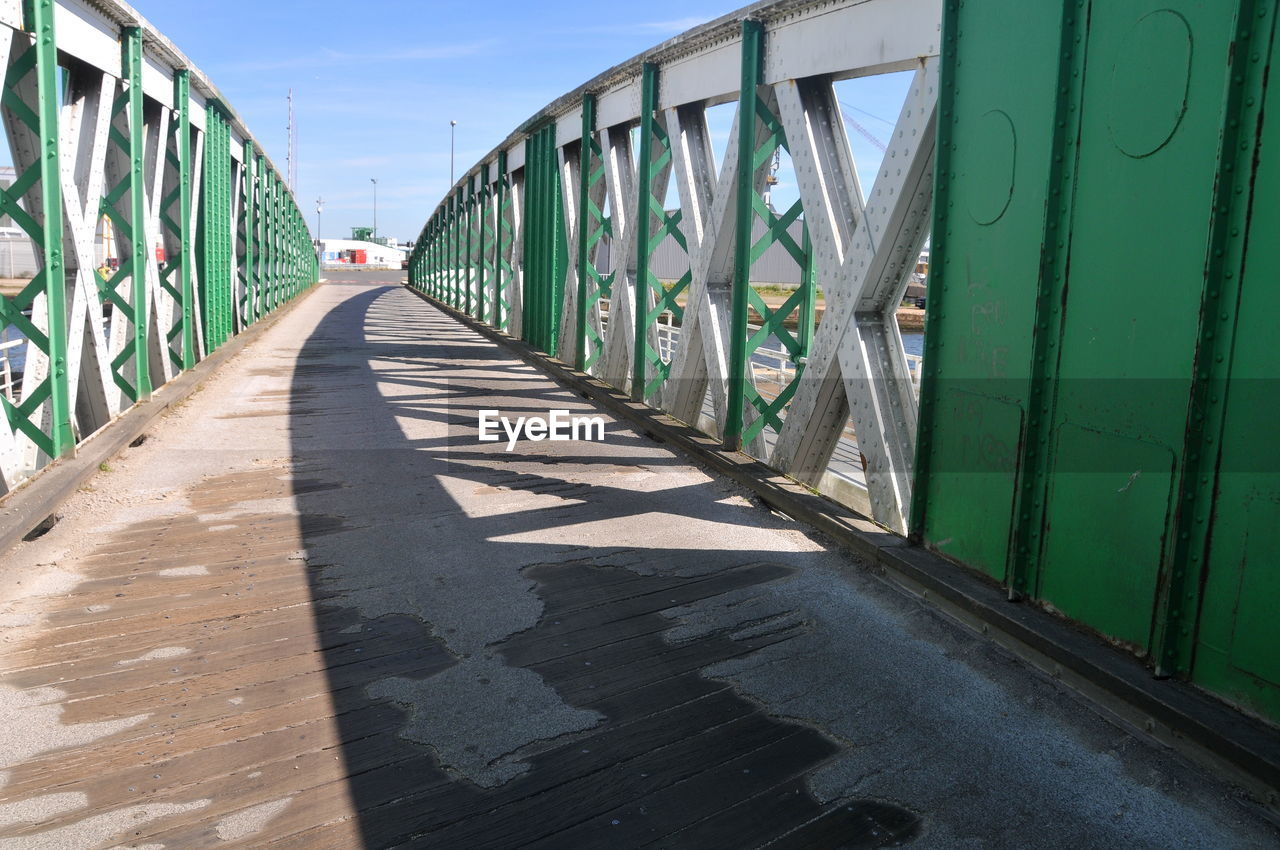 VIEW OF EMPTY FOOTBRIDGE