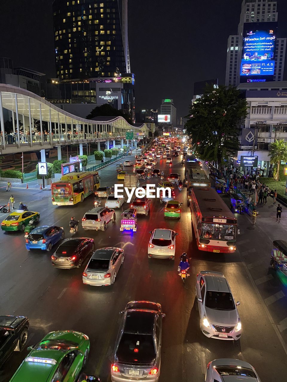 HIGH ANGLE VIEW OF TRAFFIC ON ROAD