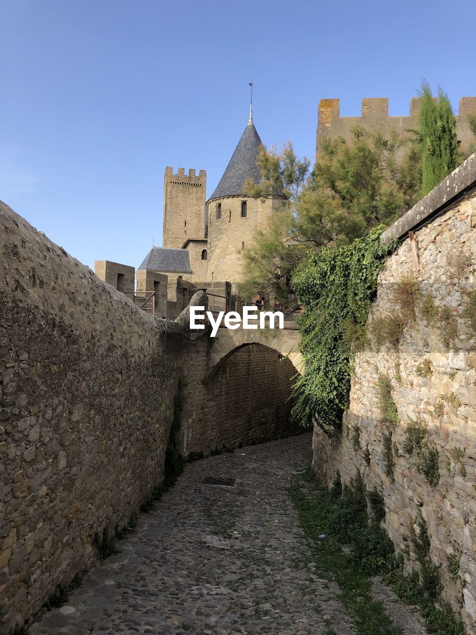 VIEW OF FORT AGAINST BUILDING