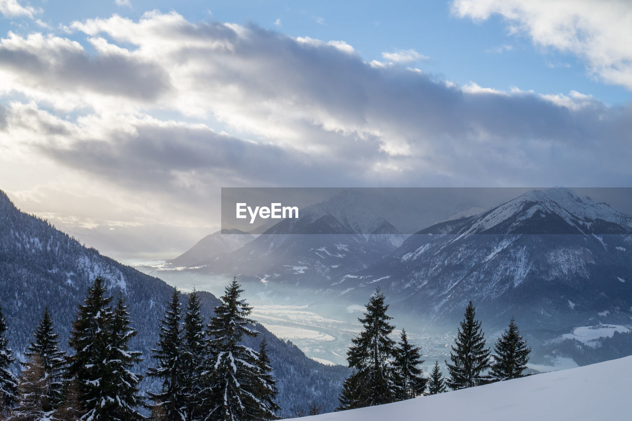 SNOWCAPPED MOUNTAINS AGAINST SKY