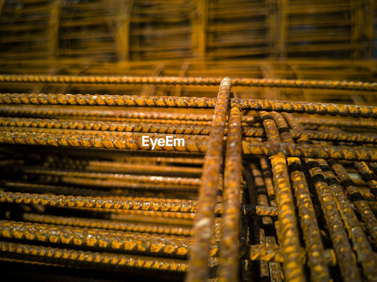 FULL FRAME SHOT OF RUSTY METALLIC STRUCTURE