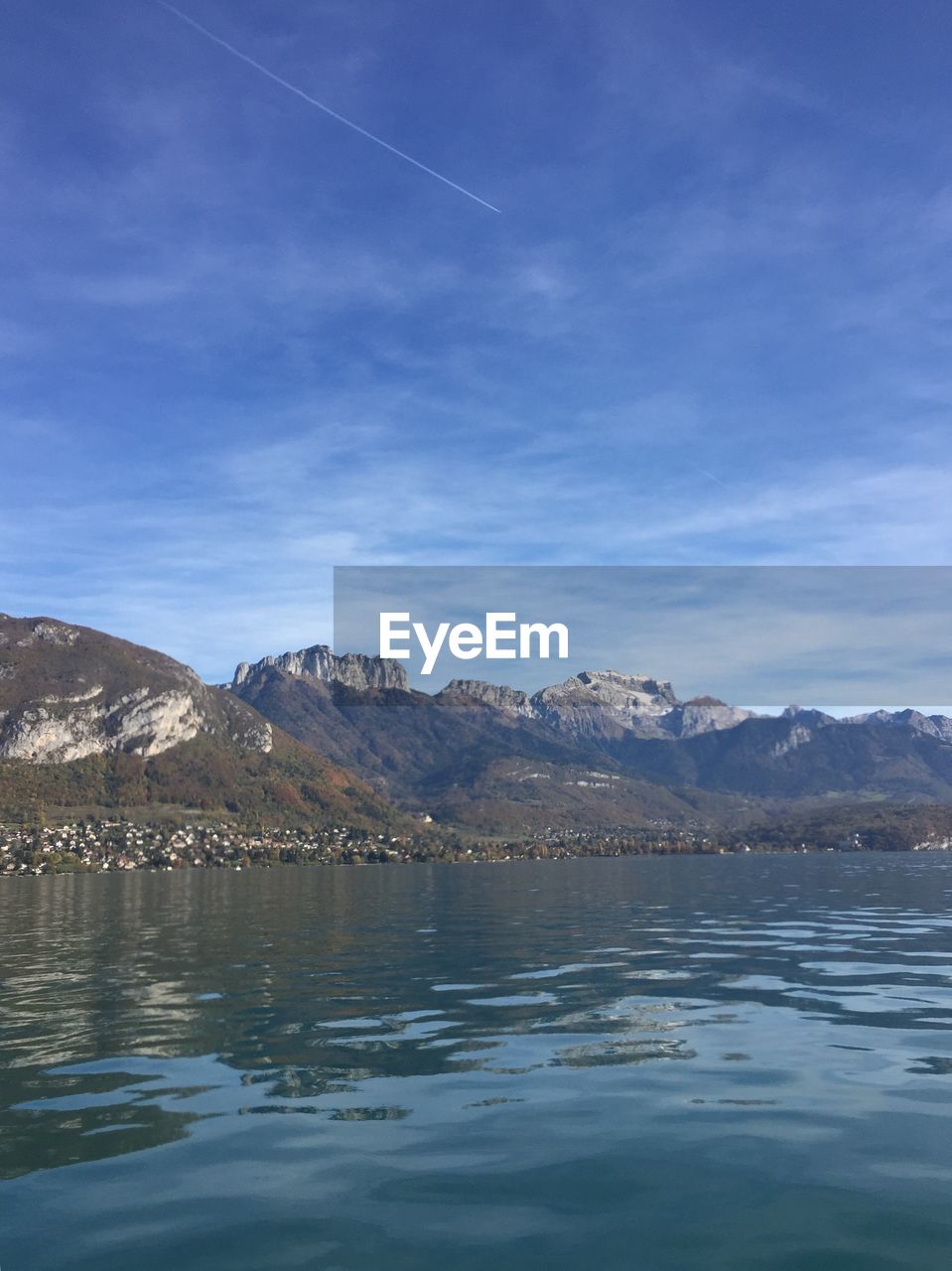 SCENIC VIEW OF LAKE AGAINST MOUNTAINS