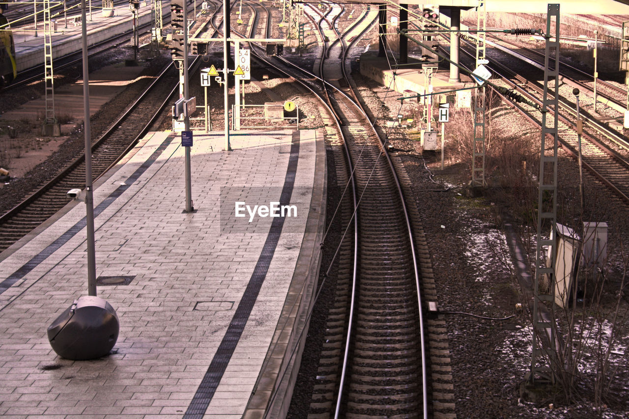 HIGH ANGLE VIEW OF RAILROAD STATION