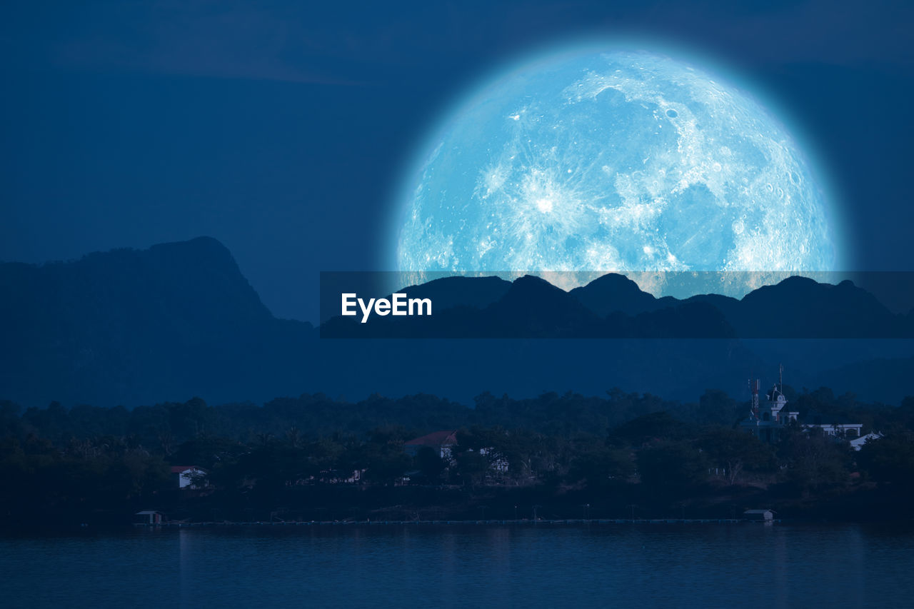 SCENIC VIEW OF SILHOUETTE MOUNTAINS AGAINST SKY