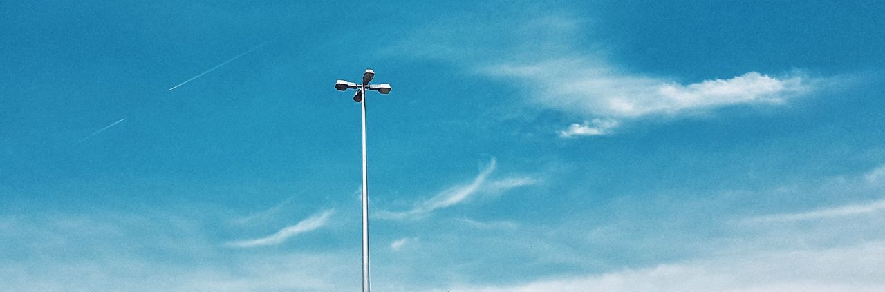 LOW ANGLE VIEW OF STREET LIGHT AGAINST CLOUDY SKY