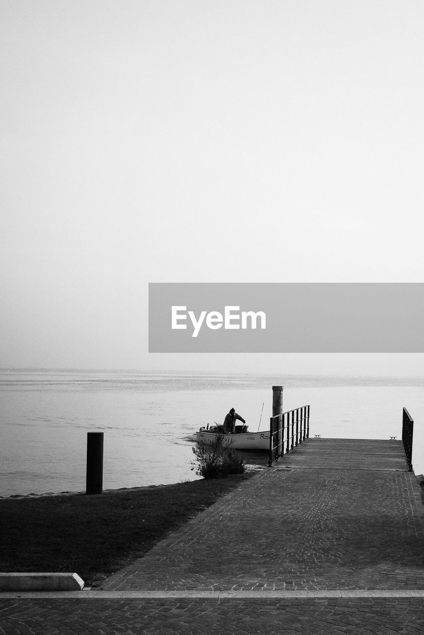 Fisherman returning to garda 