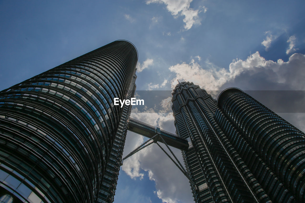 LOW ANGLE VIEW OF BUILDINGS AGAINST CLOUDY SKY