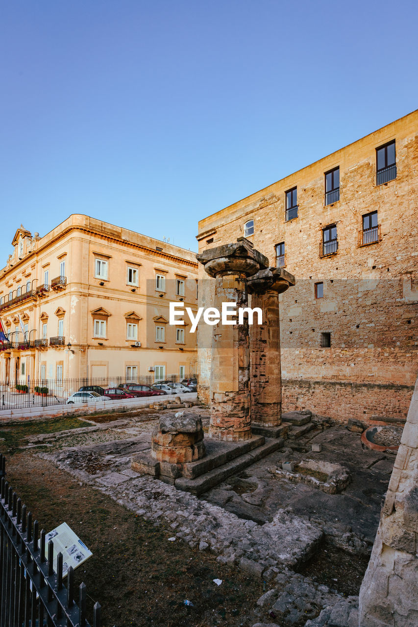 architecture, built structure, building exterior, ancient history, history, town, the past, sky, clear sky, building, wall, urban area, city, travel destinations, nature, ruins, travel, no people, blue, old, fortification, landmark, ancient, house, tourism, outdoors, sunny, day