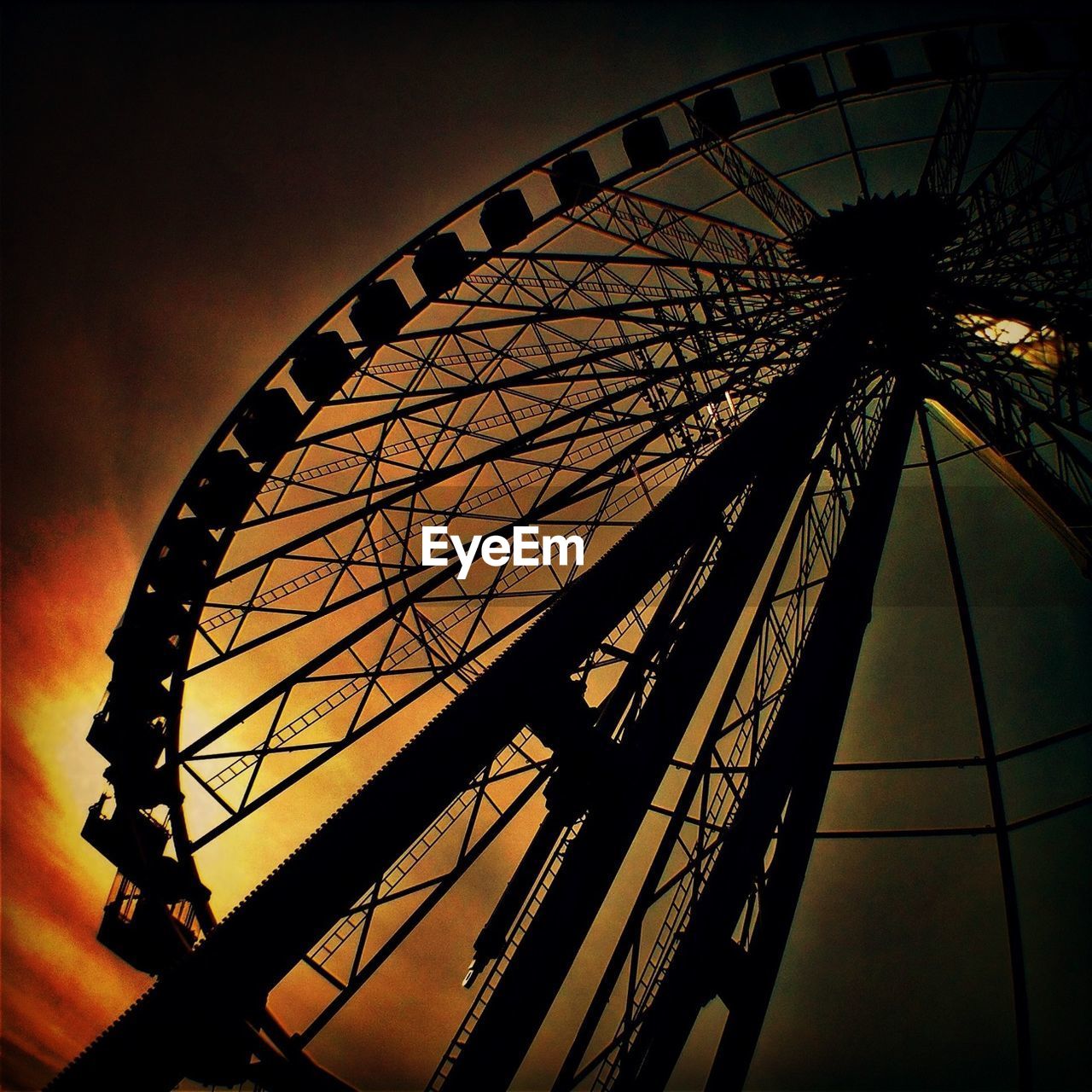 LOW ANGLE VIEW OF FERRIS WHEEL AGAINST SKY