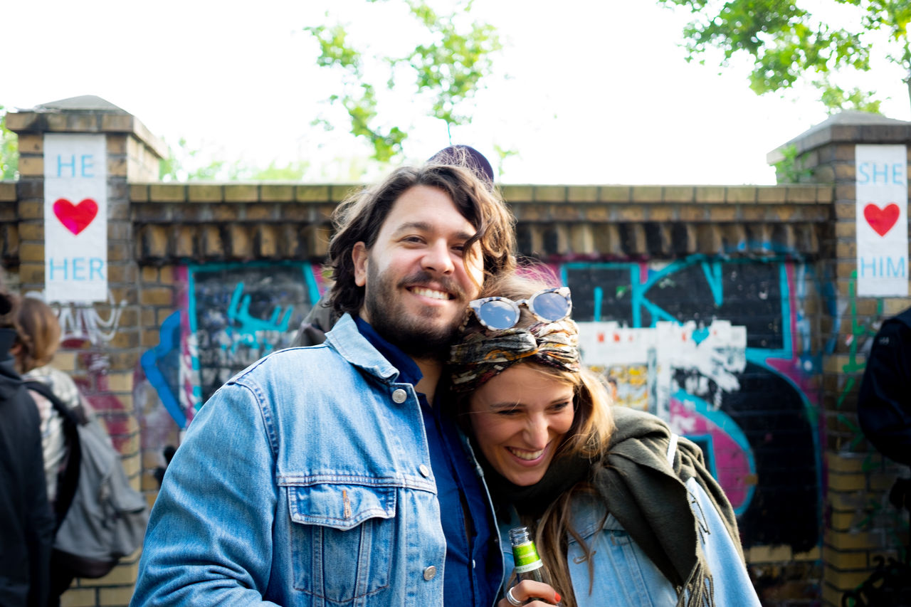 PORTRAIT OF SMILING YOUNG COUPLE