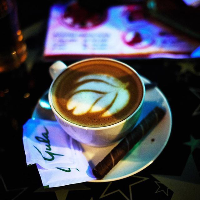 CLOSE-UP OF COFFEE CUP WITH COFFEE CUP