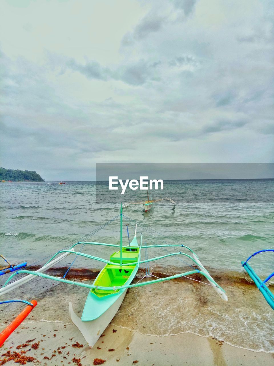 BOATS MOORED ON SEA AGAINST SKY