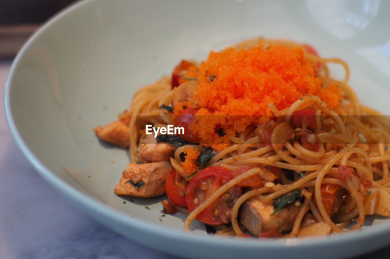 CLOSE-UP OF PASTA IN BOWL