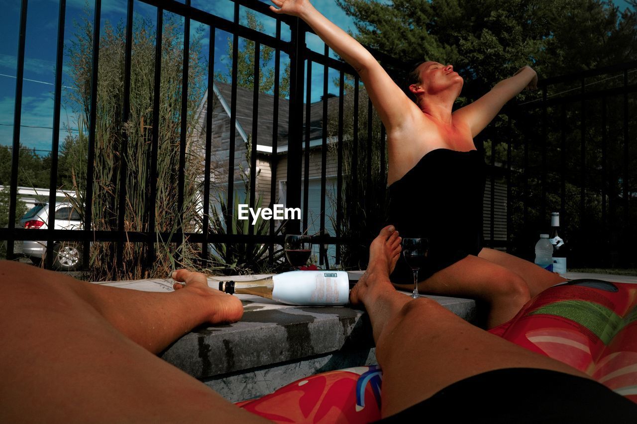 MIDSECTION OF MAN PREPARING FOOD IN POOL