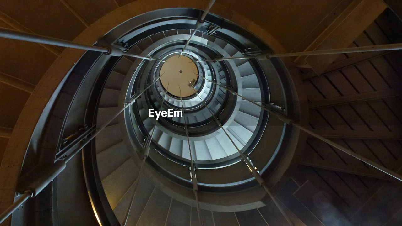 HIGH ANGLE VIEW OF SPIRAL STAIRS IN CORRIDOR