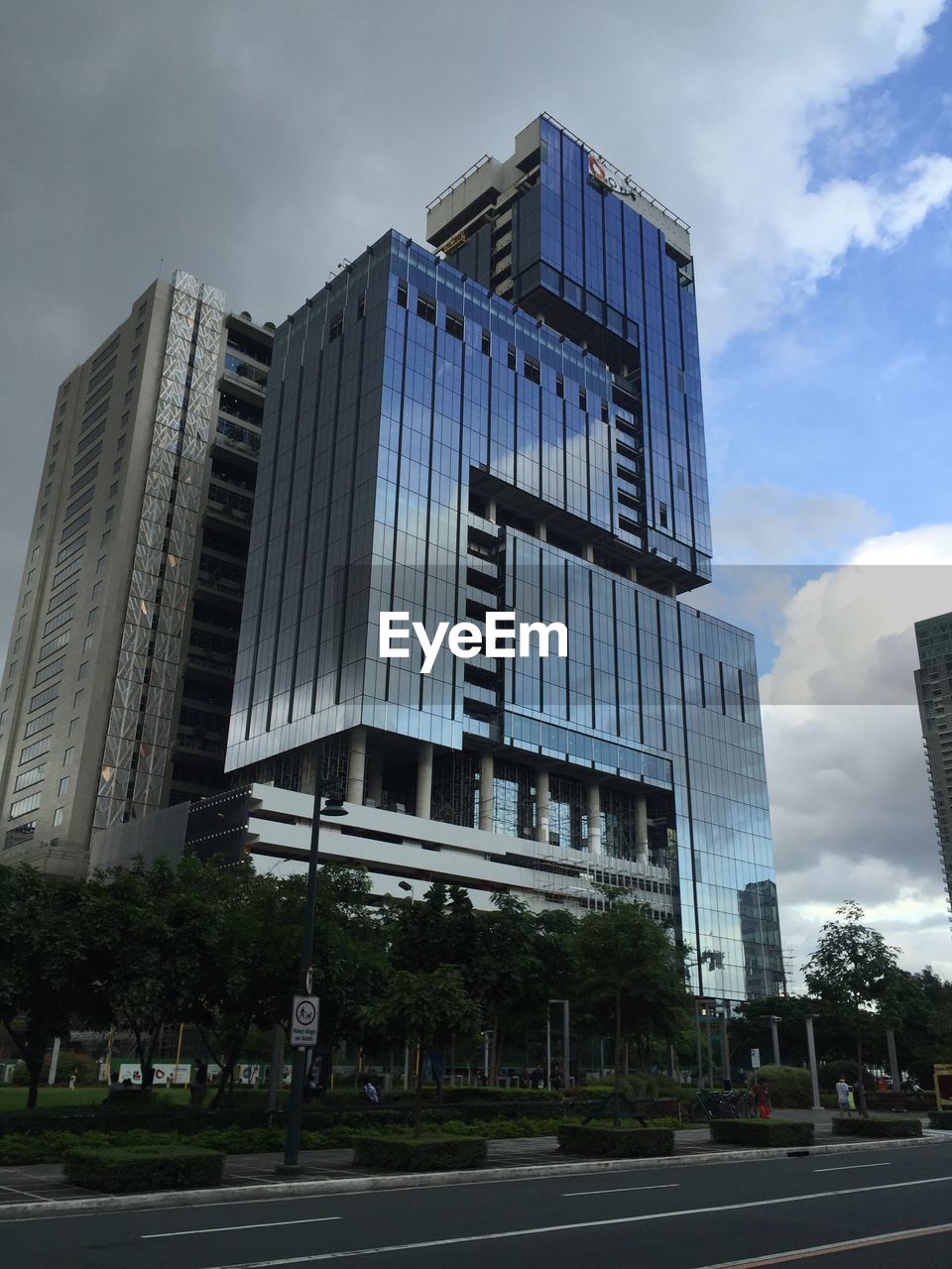 LOW ANGLE VIEW OF SKYSCRAPERS