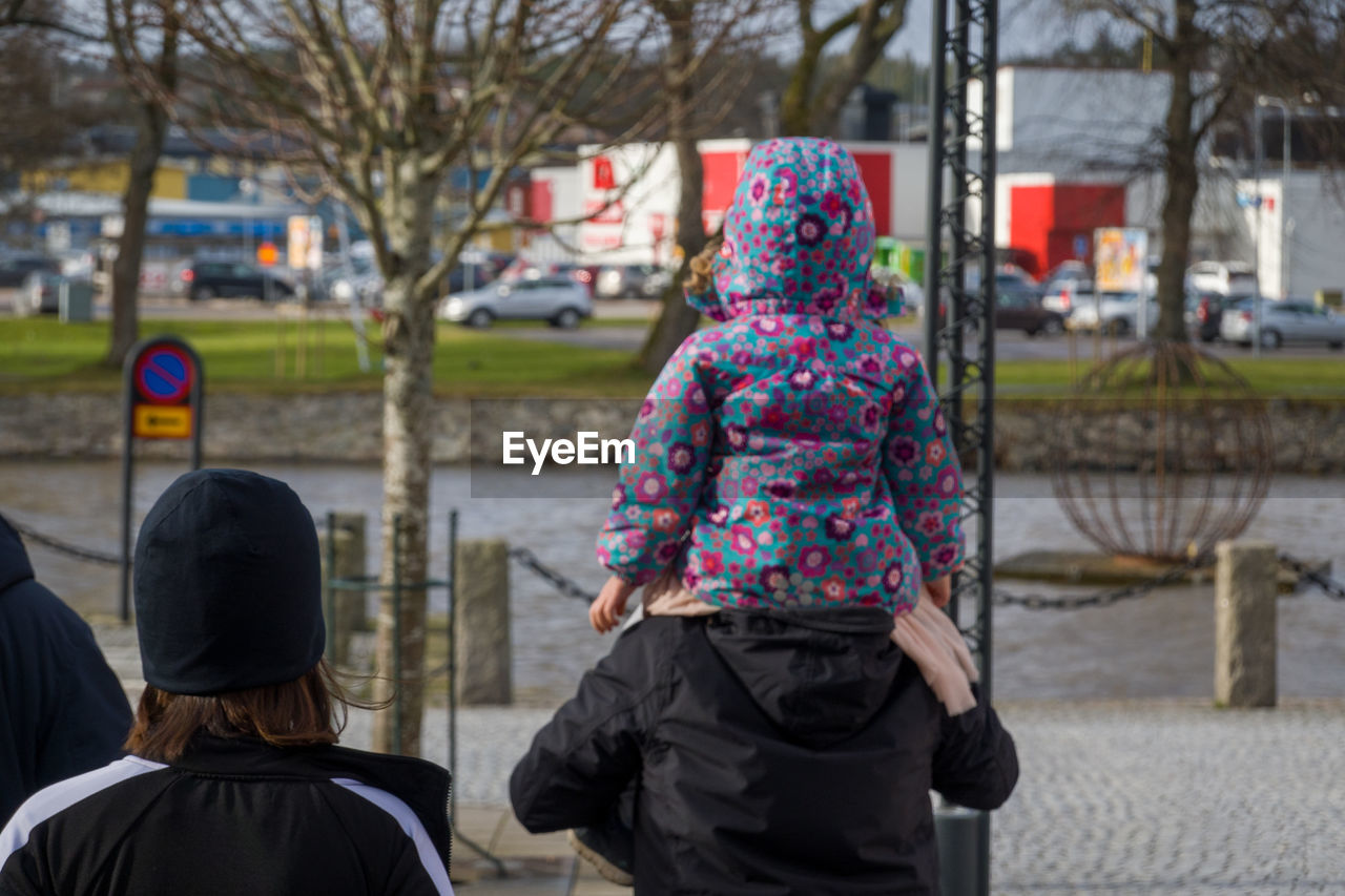 REAR VIEW OF WOMEN WALKING ON STREET